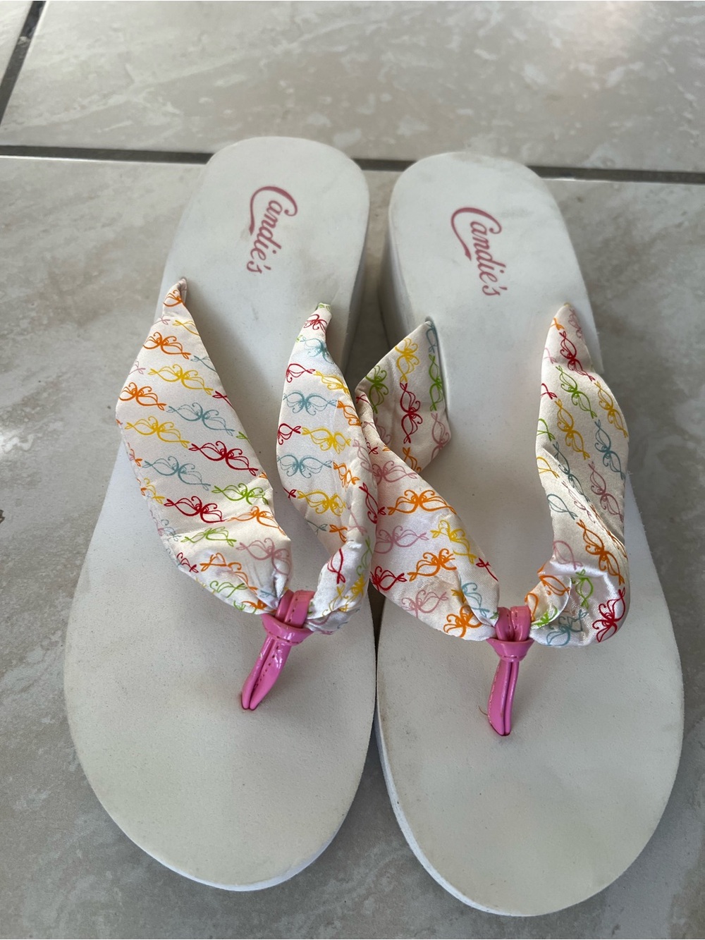 Candie's White Floral-Print Scarf Flip Flop Sandals with Pink Toe Post